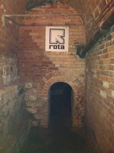 Segundo o sargento Cristiano Bauer, em uma das passagens, ainda moram morcegos Segundo o sargento Cristiano Bauer, em uma das passagens, ainda moram morcegos