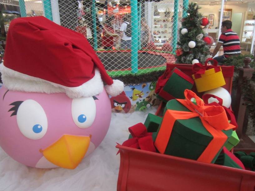 Os personagens do game Angry Birds completam a decoração de Natal do Mooca Plaza Os personagens do game Angry Birds completam a decoração de Natal do Mooca Plaza
