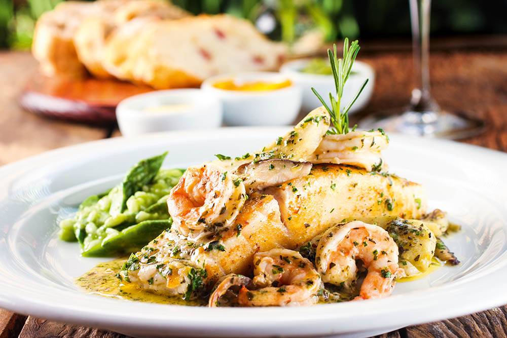 Robalo com camarão e risoto de aspargo