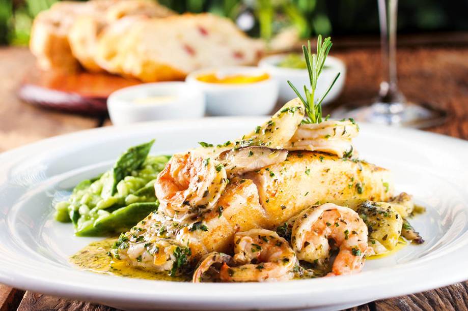 Robalo com camarão e risoto de aspargo