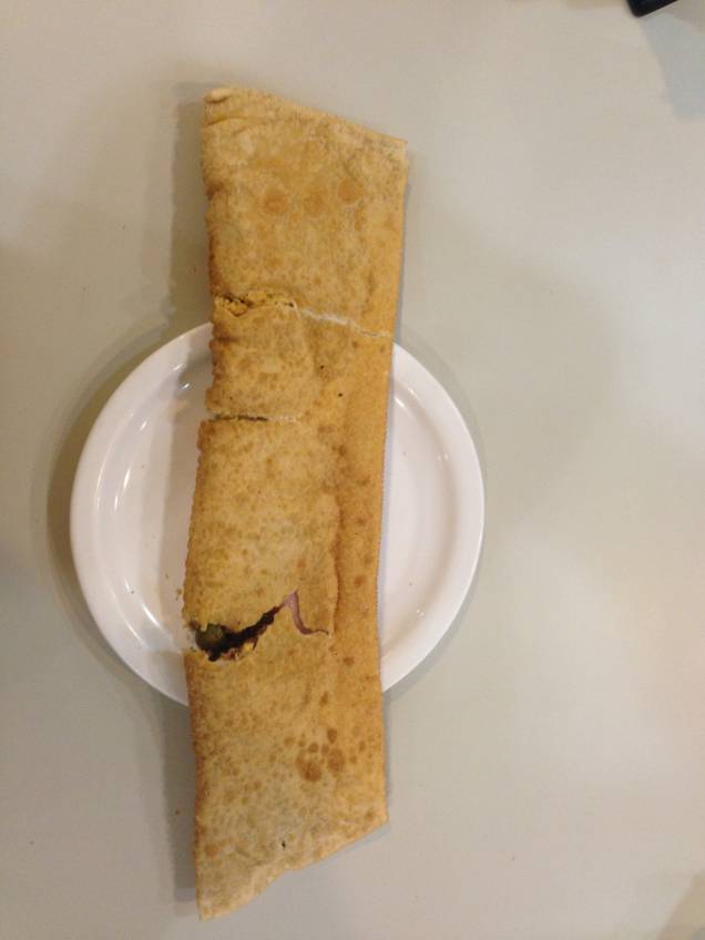 O pastel especial do Pastel da Sueli mede cerca de meio metro O pastel especial do Pastel da Sueli mede cerca de meio metro