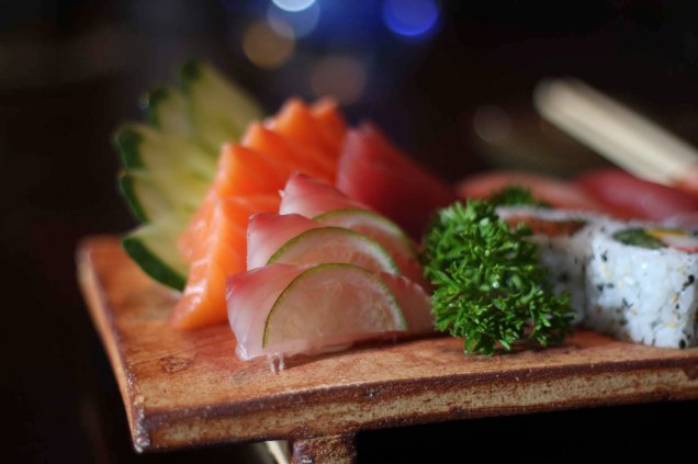 Sashimi de salmão, atum e st. peter do Hakken Sashimi de salmão, atum e st. peter do Hakken