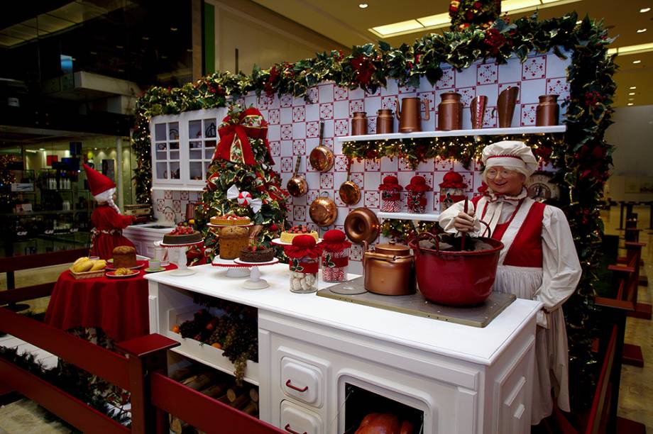 Decoração de Natal do Shopping Center Norte tem Mamãe Noel