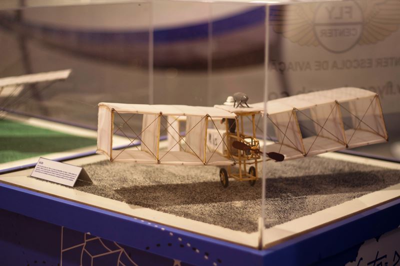 No evento acontece uma exposição em homenagem a Santos Dumont No evento acontece uma exposição em homenagem a Santos Dumont