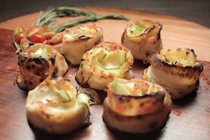 Rotolina de abobrinha e mussarela Rotolina de abobrinha e mussarela