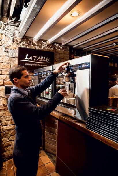 O sommelier Santana: da máquina para a sua mesa O sommelier Santana: da máquina para a sua mesa