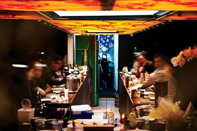 O salão do bar oriental: opções de teishoku O salão do bar oriental: opções de teishoku