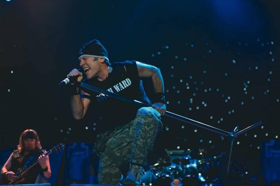 Bruce Dickinson lidera os metaleiros do Iron Maiden Bruce Dickinson lidera os metaleiros do Iron Maiden