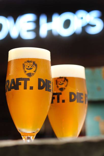 Os chopes são as estrelas: 22 mangueiras no balcão Os chopes são as estrelas: 22 mangueiras no balcão