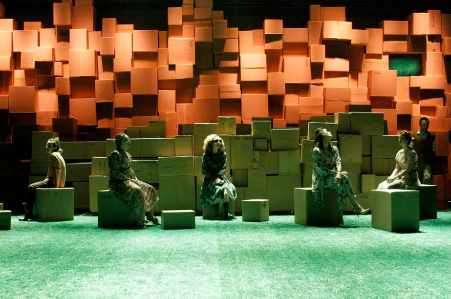 Os atores da Cia. Hiato: ações simultãneas Os atores da Cia. Hiato: ações simultãneas