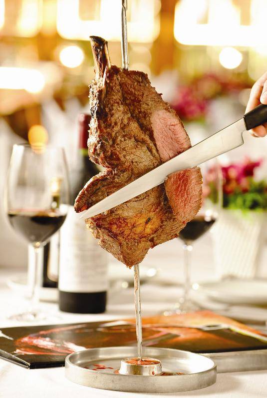 Jardineira Grill: rodízio de carnes e exuberante bufê Jardineira Grill: rodízio de carnes e exuberante bufê