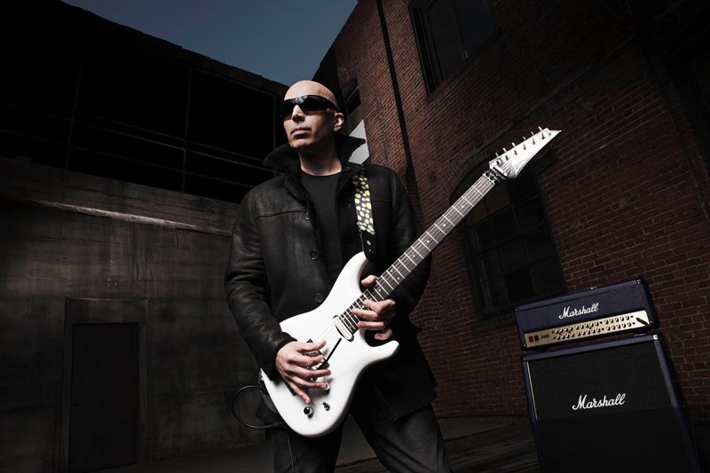 Joe Satriani: considerado um dos melhores guitarristas da história Joe Satriani: considerado um dos melhores guitarristas da história