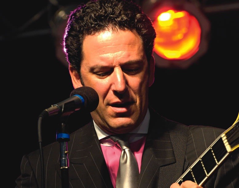 O guitarrista e cantor norte americano John Pizzarelli O guitarrista e cantor norte americano John Pizzarelli