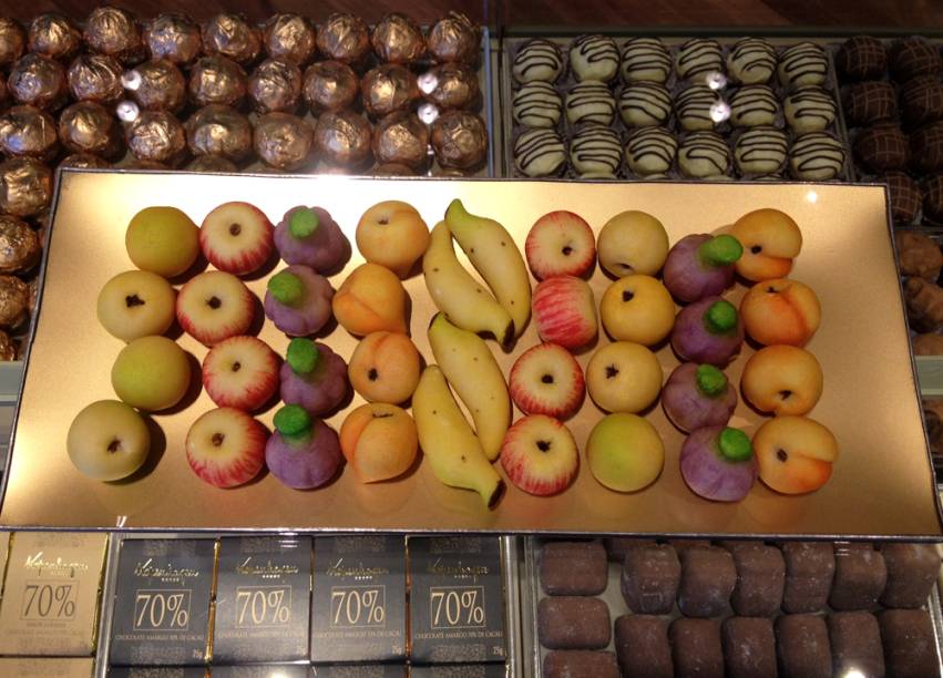 Docinhos de marzipã em formato de frutas Docinhos de marzipã em formato de frutas