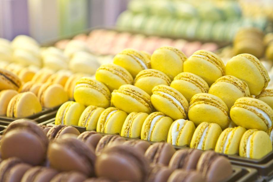 Macarons, da Ladurée: biscoitos à base de amêndoas com recheios cremosos Macarons, da Ladurée: biscoitos à base de amêndoas com recheios cremosos