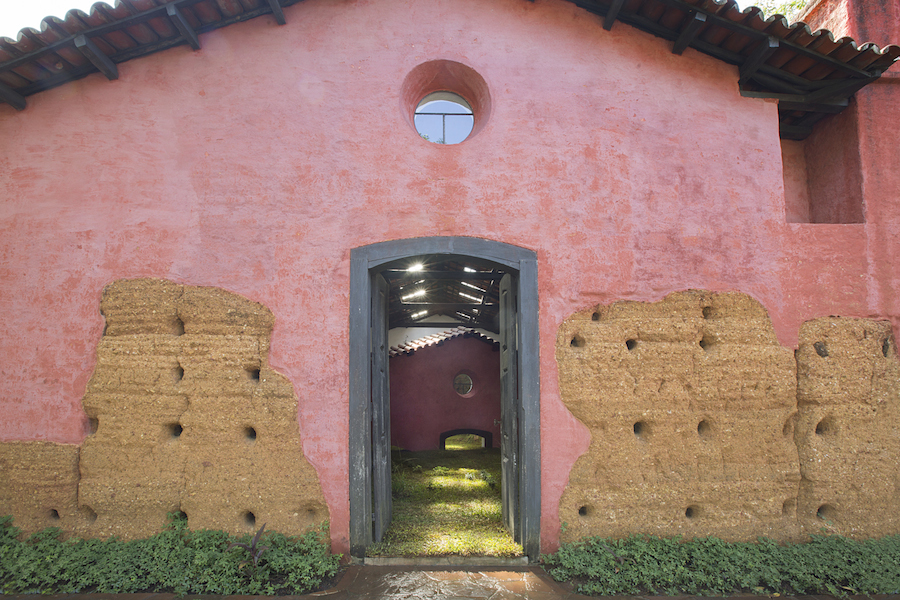 Fachada no interior: paisagem enigmática Fachada no interior: paisagem enigmática