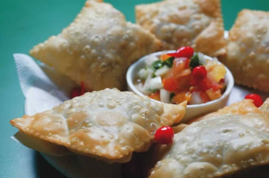 Pastéis de carne moída e quiabo Pastéis de carne moída e quiabo