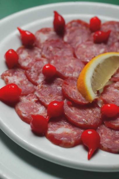 Para escoltar a cerveja: linguiça defumada Para escoltar a cerveja: linguiça defumada