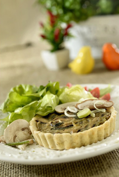 Lilóri: quiche com salada de folhas Lilóri: quiche com salada de folhas