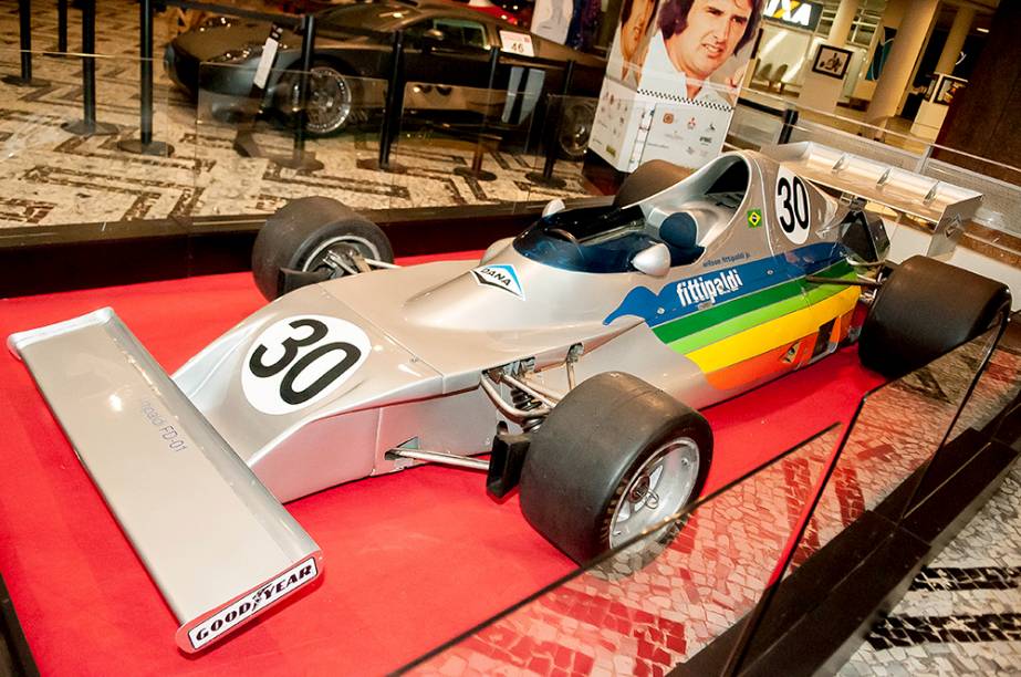 Copersucar: primeiro carro construído pelos irmãos Fittipaldi. Wilsinho estreou o modelo na temporada de 1975 da F1 Copersucar: primeiro carro construído pelos irmãos Fittipaldi. Wilsinho estreou o modelo na temporada de 1975 da F1