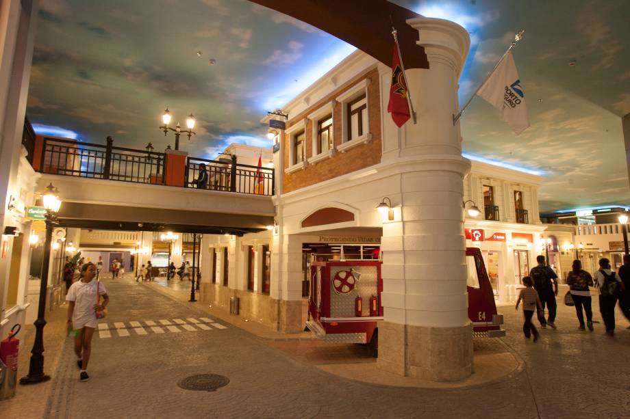 A KidZania funciona das 9h às 14h e das 15h às 20h