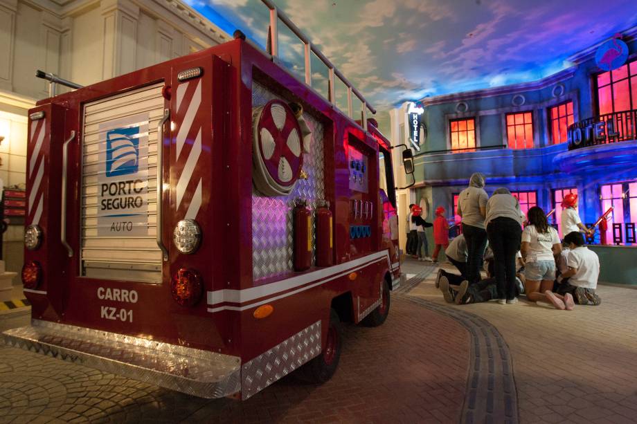 A sirene do caminhão chama a atenção A sirene do caminhão chama a atenção