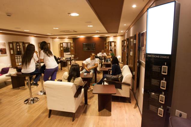 Poltronas e café ficam disponíveis para os adultos descansarem no Salão de Pais Poltronas e café ficam disponíveis para os adultos descansarem no Salão de Pais