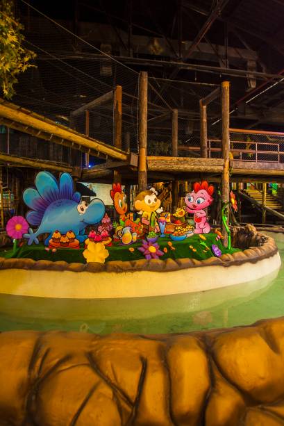 A frente do Horacic Park, com barquinhos que navegam pelo mundo pré-histórico A frente do Horacic Park, com barquinhos que navegam pelo mundo pré-histórico