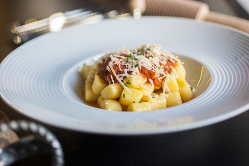 Os nhoques de batata e de mandioquinha são vendidos frescos Os nhoques de batata e de mandioquinha são vendidos frescos