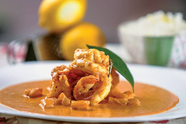 O picante kari: ao molho de curry vermelho O picante kari: ao molho de curry vermelho