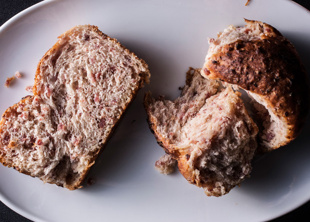 Pão com pedacinhos de calabresa Pão com pedacinhos de calabresa