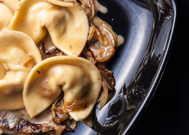 Varenique de batata ao creme de cebola Varenique de batata ao creme de cebola