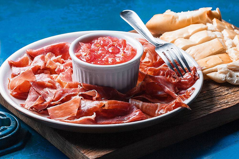 Sugestões:presunto cru espanhol com tomate e pão