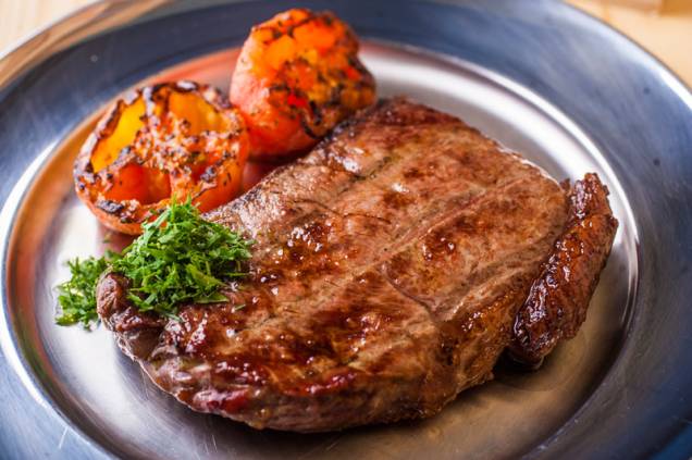 Bife à cortador: parte externa da alcatra, em peça baixa de 250 gramas Bife à cortador: parte externa da alcatra, em peça baixa de 250 gramas