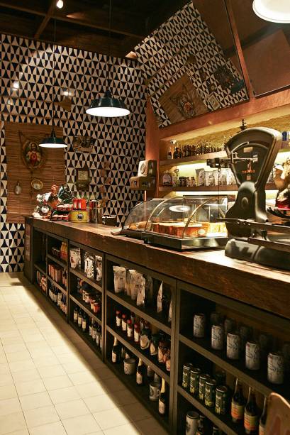 Mercadinho: bolos, frango assado e produtos de marca própria Mercadinho: bolos, frango assado e produtos de marca própria