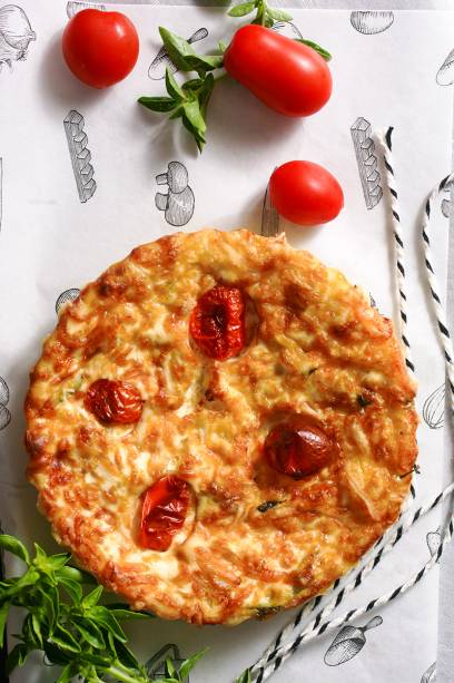 Quiches: opção de queijo gruyère e aspargo Quiches: opção de queijo gruyère e aspargo