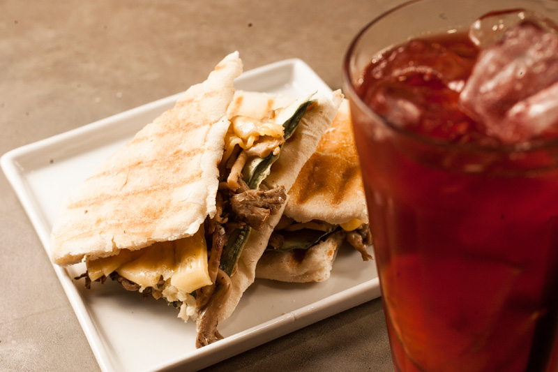 Sanduíche de abobrinha e cogumelo shimeji na ciabatta Sanduíche de abobrinha e cogumelo shimeji na ciabatta