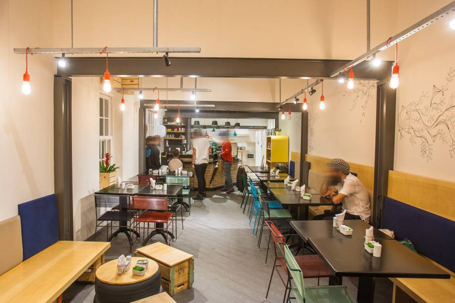 Para chegar a esta cafeteria escondidinha é preciso entrar em uma pequena vila Para chegar a esta cafeteria escondidinha é preciso entrar em uma pequena vila