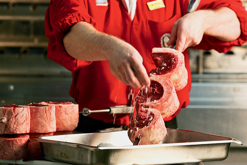 As peças são temperadas apenas com sal grosso As peças são temperadas apenas com sal grosso