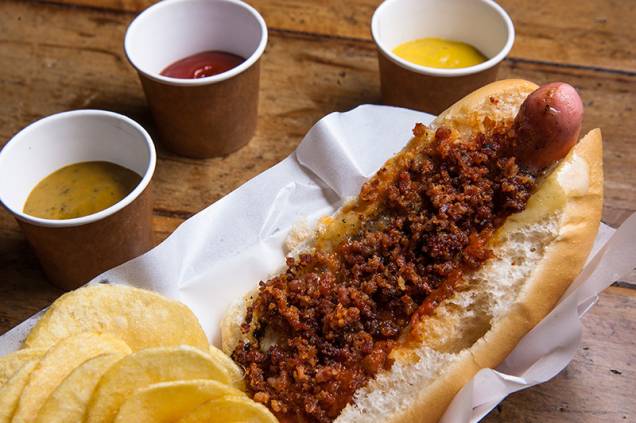 De tamanho menor, o panchito traz salsicha de 12 centímetros, queijo mussarela, bacon e molho de tomate De tamanho menor, o panchito traz salsicha de 12 centímetros, queijo mussarela, bacon e molho de tomate