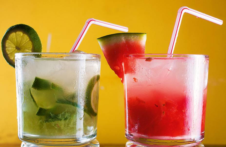 As caipirinhas de limão e melancia: simples e boas As caipirinhas de limão e melancia: simples e boas