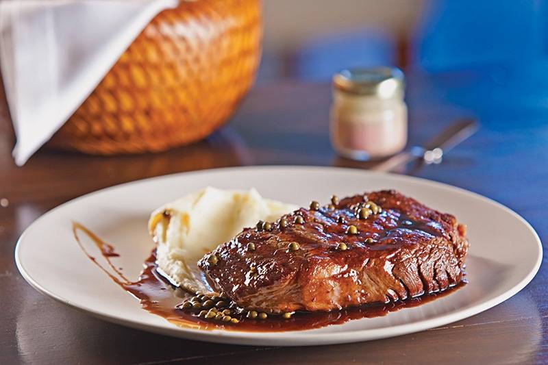 Entrecôte ao molho de pimenta verde