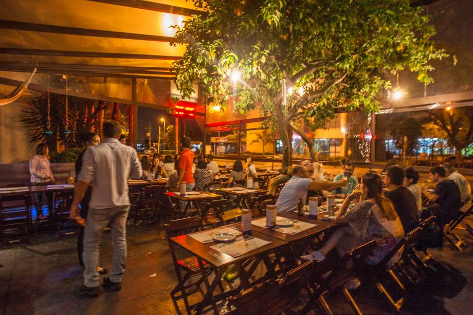 O salão onde é montado o bufê: bebidas e sobremesas são cobradas à parte O salão onde é montado o bufê: bebidas e sobremesas são cobradas à parte