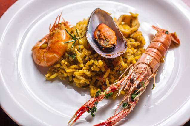 Paella com camarão, lagostin, lula e mexilhão: o prato é mais vistoso do que saboroso Paella com camarão, lagostin, lula e mexilhão: o prato é mais vistoso do que saboroso