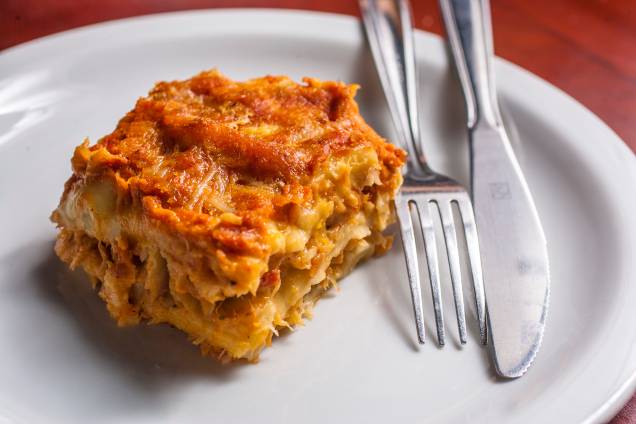 Lasanha de bacalhau: prato tem a massa bem molinha, quase desmanchando Lasanha de bacalhau: prato tem a massa bem molinha, quase desmanchando