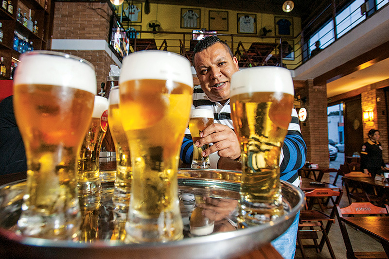 Alessandro Bueno, sócio da Choperia La Bueno, em Itaquera Alessandro Bueno, sócio da Choperia La Bueno, em Itaquera
