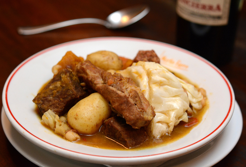 O locro, tradicional cozido, é servido em ocasiões especiais O locro, tradicional cozido, é servido em ocasiões especiais