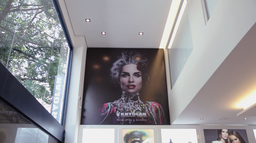 Interior da primeira loja da Kryolan em São Paulo Interior da primeira loja da Kryolan em São Paulo