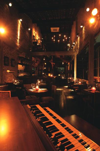 Ambientação calorosa: na medida para ouvir jazz Ambientação calorosa: na medida para ouvir jazz