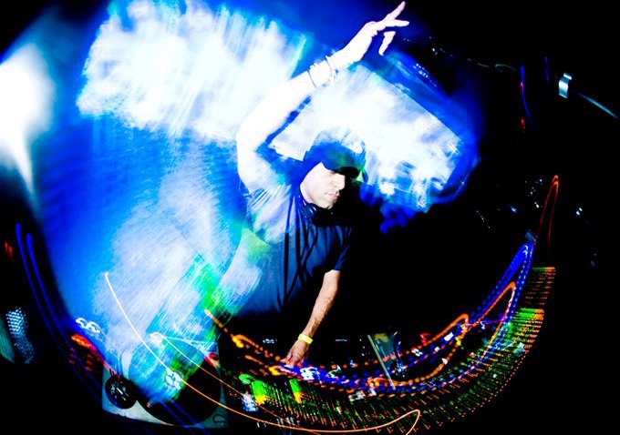 DJ Magal: comanda o som na véspera de feriado DJ Magal: comanda o som na véspera de feriado